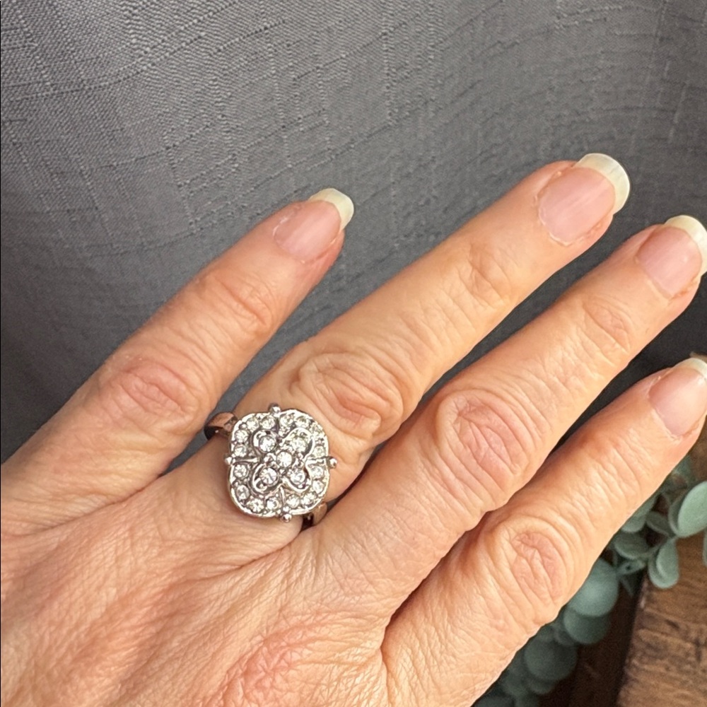 Vintage Avon Quatrefoil Rhinestone Flower Ring Size 6 NIB Silvertone Statement